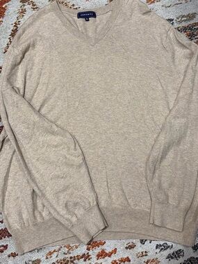 crown & ivy Men's V-Neck Sweater in Light Taupe